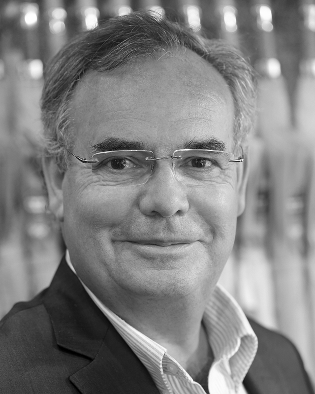 portrait-monsieur-yvon-fondateur-parapluiesdecherbourg