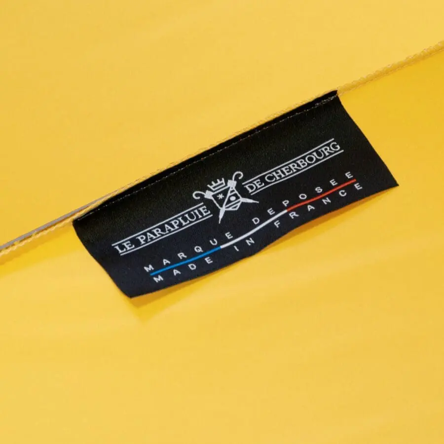 yellow-umbrella-claw-The-umbrella-of-cherbourg