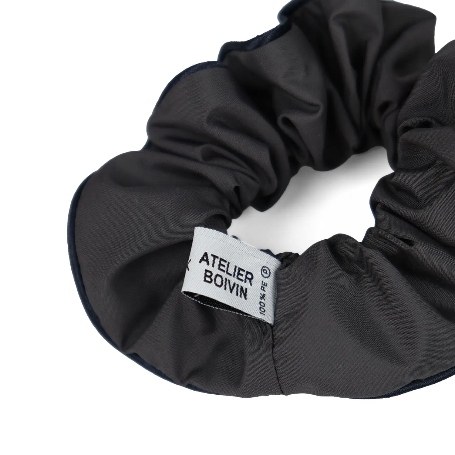 chouchou-upcyclé-anthracite-Le Parapluie de Cherbourg-Atelier Boivin Paris