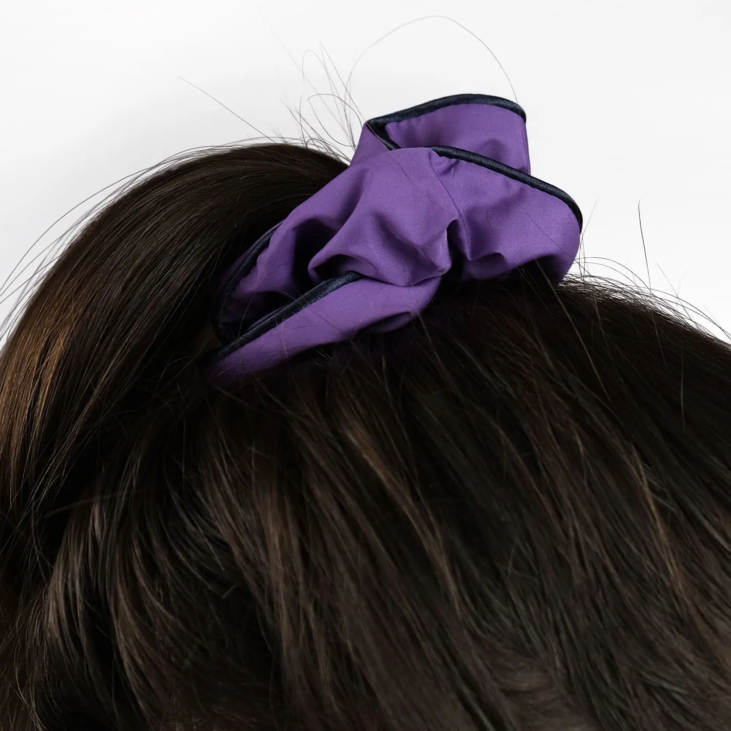 Chouchou upcyclé violet Le Parapluie de Cherbourg en collaboration avec Atelier Boivin Paris