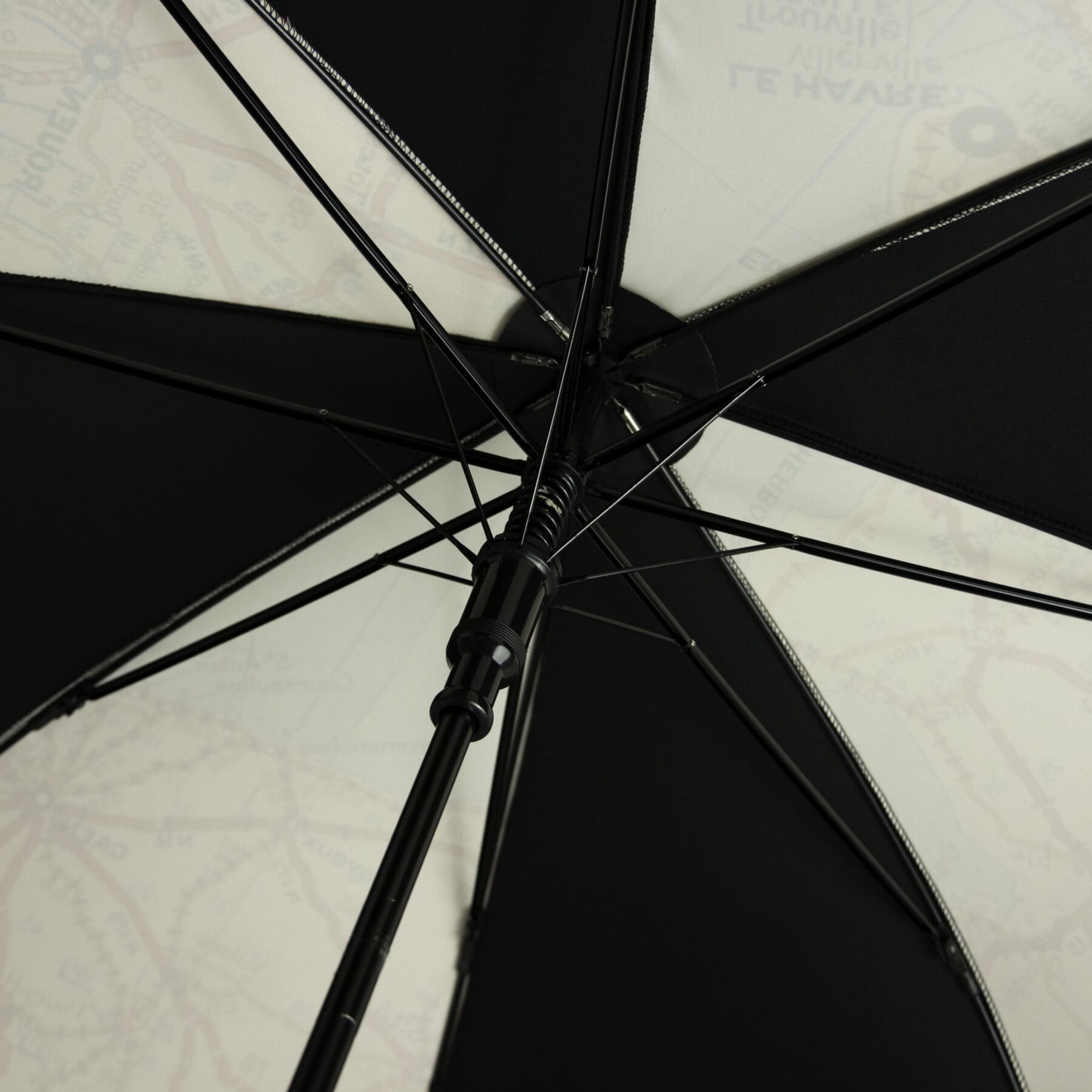 Claw interior view of a Kiplay umbrella
