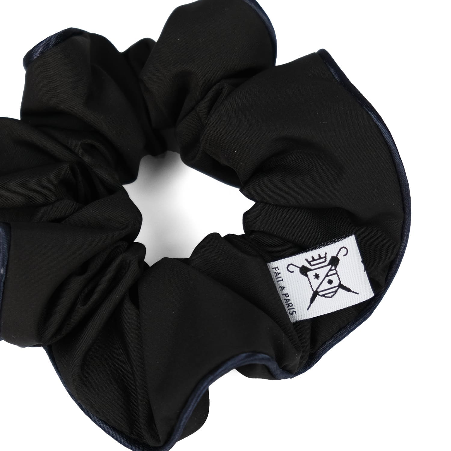 chouchou-upcyclé-noir-Le Parapluie de Cherbourg-Atelier Boivin Paris