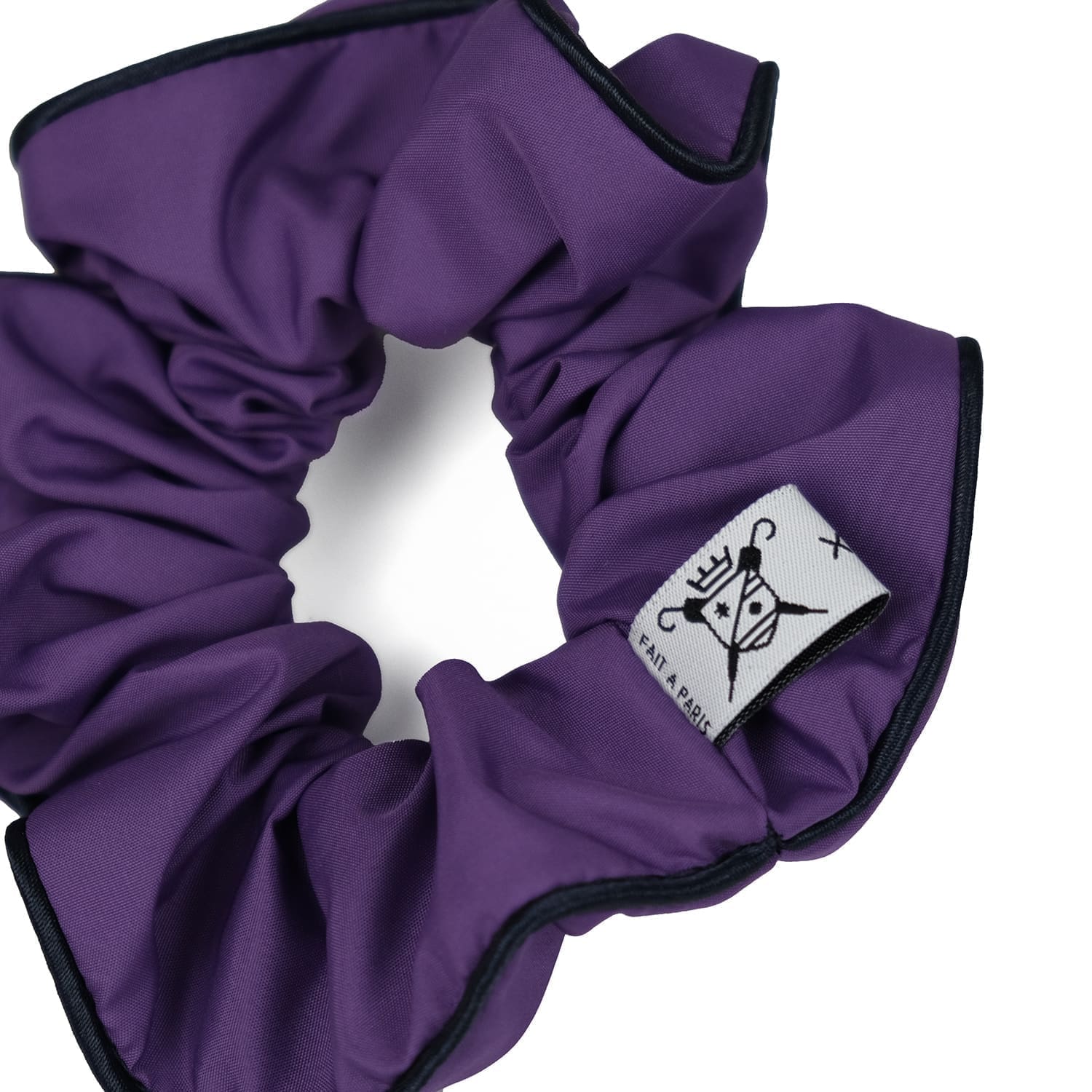 Chouchou upcyclé violet Le Parapluie de Cherbourg en collaboration avec Atelier Boivin Paris