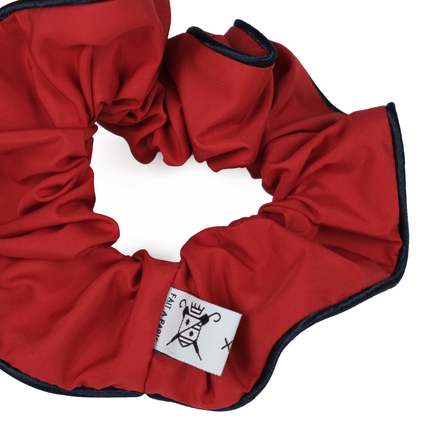 chouchou-upcyclé-rouge-Le Parapluie de Cherbourg-Atelier Boivin Paris