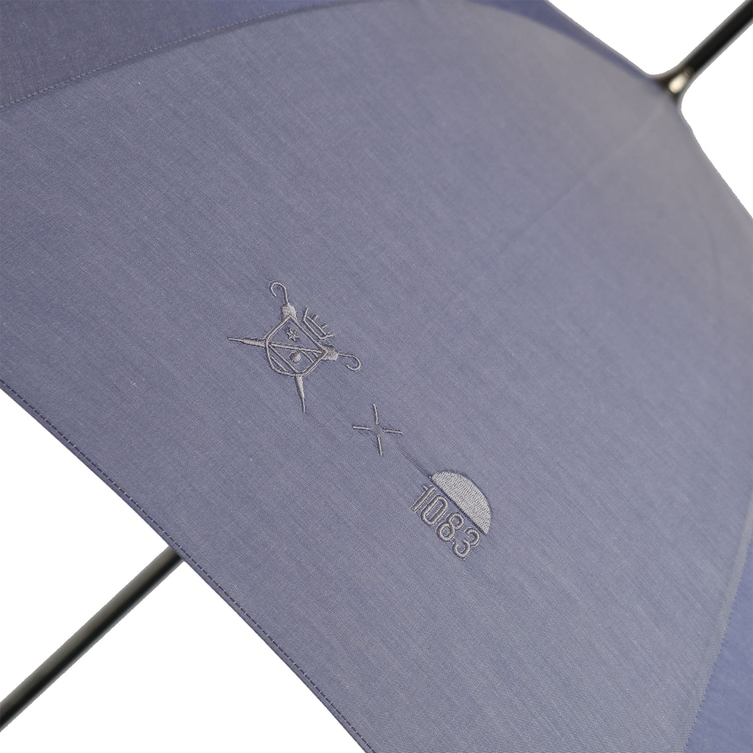broderie logo le Parapluie de Cherbourg x 1083 broderie des logos le Parapluie de Cherbourg x 1083 sur L'Antibourrasque